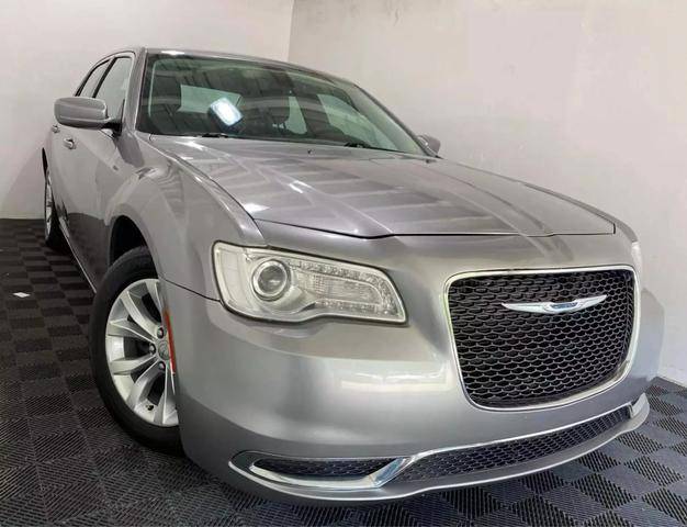 2016 Chrysler 300 Limited RWD photo