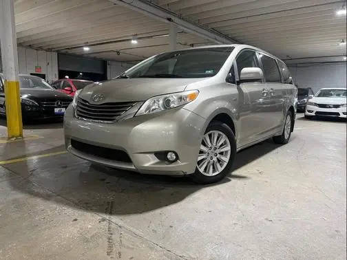 2017 Toyota Sienna XLE Premium AWD photo