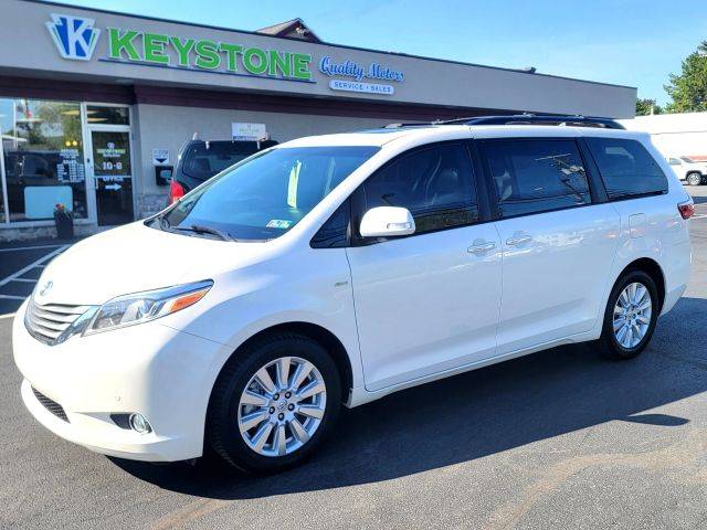2017 Toyota Sienna Limited Premium AWD photo