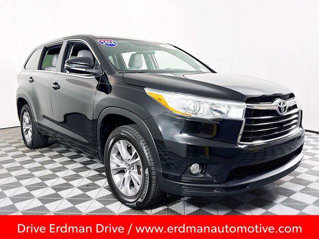 2016 Toyota Highlander LE Plus FWD photo