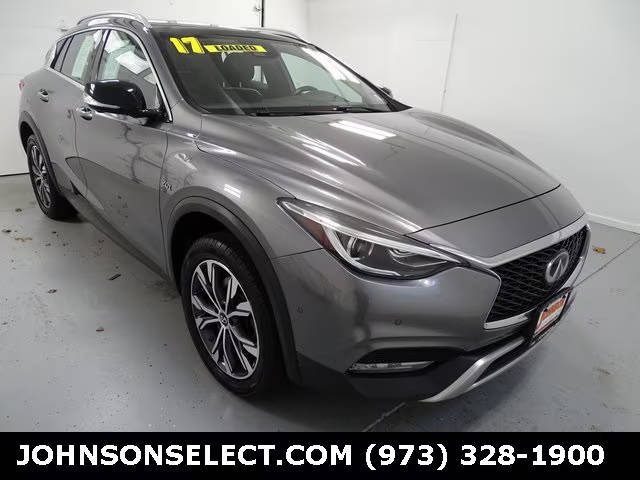 2017 Infiniti QX30 Premium AWD photo