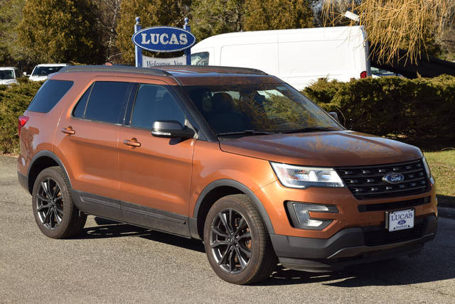 2017 Ford Explorer XLT 4WD photo