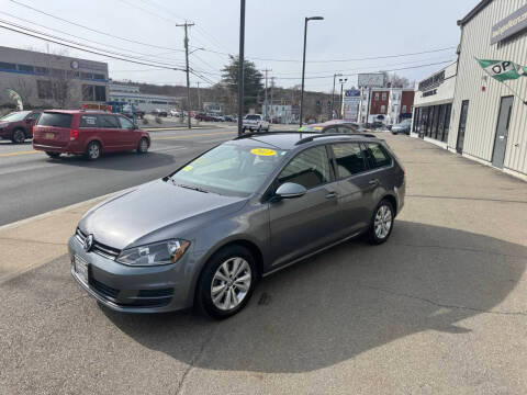2017 Volkswagen Golf SportWagen S AWD photo