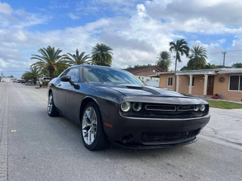 2017 Dodge Challenger SXT RWD photo
