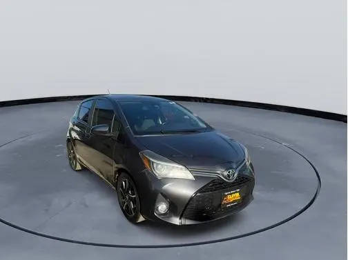 2017 Toyota Yaris SE FWD photo