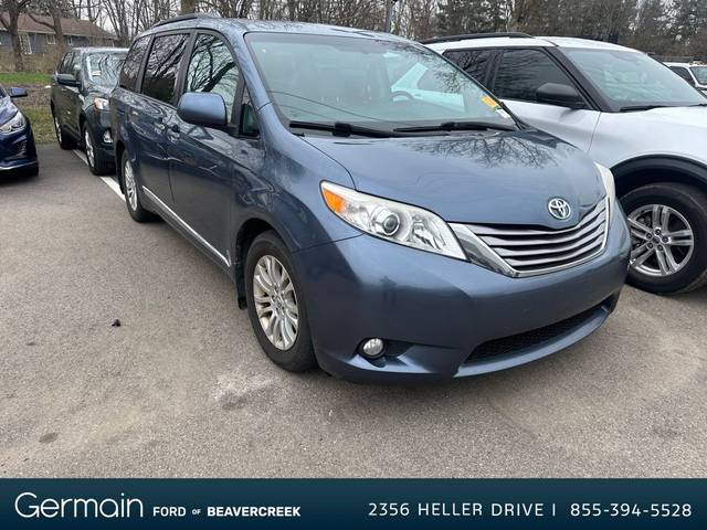 2017 Toyota Sienna XLE FWD photo