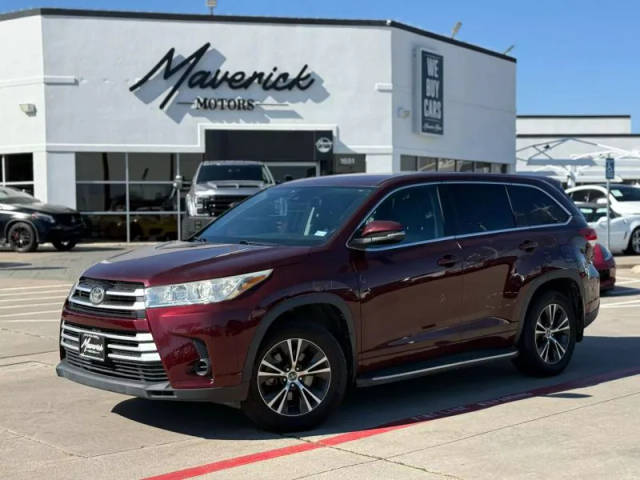 2017 Toyota Highlander LE FWD photo