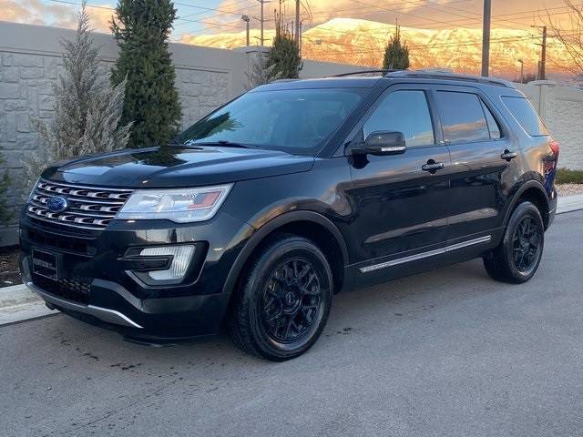 2017 Ford Explorer XLT 4WD photo