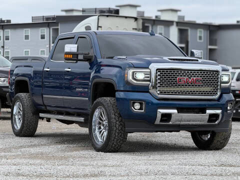 2017 GMC Sierra 2500HD Denali 4WD photo