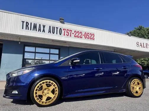 2017 Ford Focus ST FWD photo