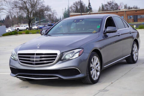 2017 Mercedes-Benz E-Class E 300 Luxury RWD photo