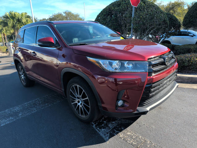 2017 Toyota Highlander SE FWD photo