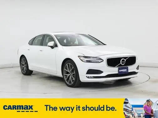 2017 Volvo S90 Momentum FWD photo