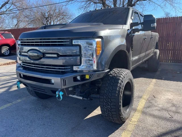 2017 Ford F-250 Super Duty Lariat 4WD photo