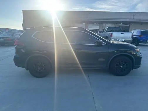 2017 Nissan Rogue SV FWD photo