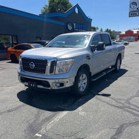 2017 Nissan Titan SV 4WD photo