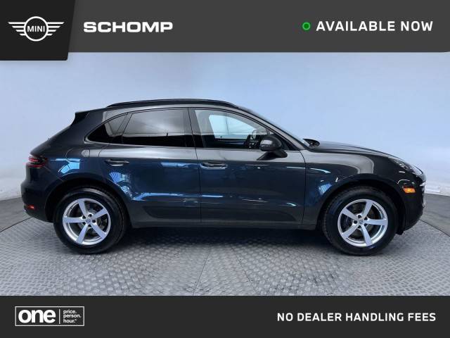 2017 Porsche Macan  AWD photo