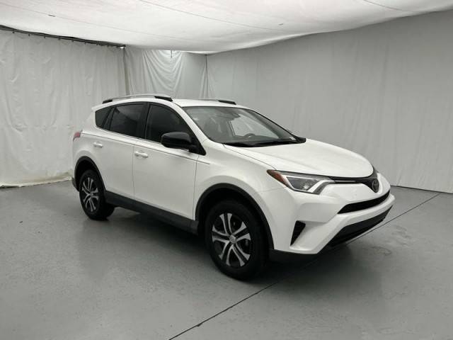 2017 Toyota RAV4 LE FWD photo