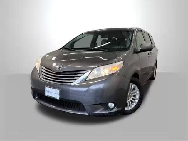 2016 Toyota Sienna XLE FWD photo