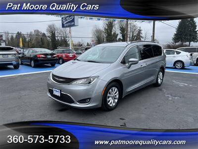 2017 Chrysler Pacifica Minivan Touring-L FWD photo