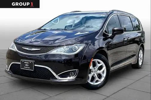 2017 Chrysler Pacifica Minivan Touring-L FWD photo