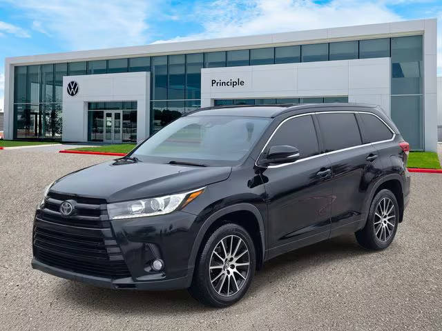 2017 Toyota Highlander SE AWD photo
