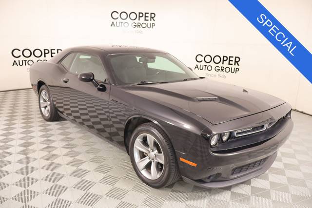 2016 Dodge Challenger SXT RWD photo