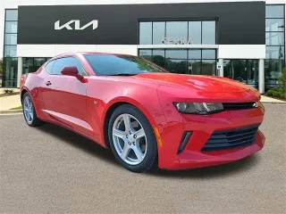 2017 Chevrolet Camaro 1LT RWD photo