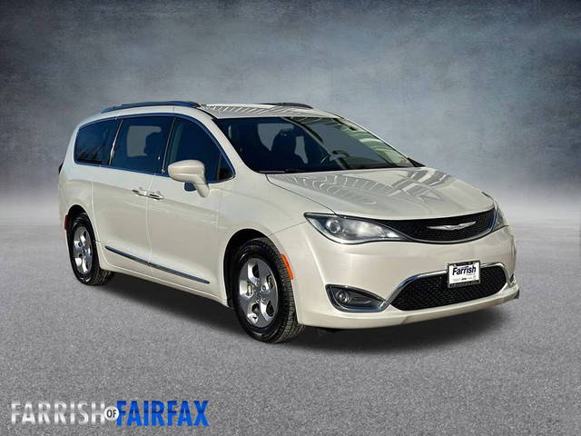 2017 Chrysler Pacifica Minivan Touring-L Plus FWD photo