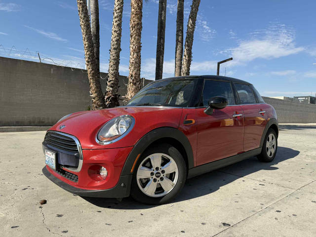 2017 MINI Hardtop 4 Door Cooper FWD photo