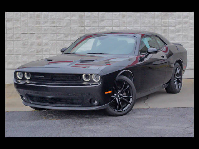 2017 Dodge Challenger SXT RWD photo