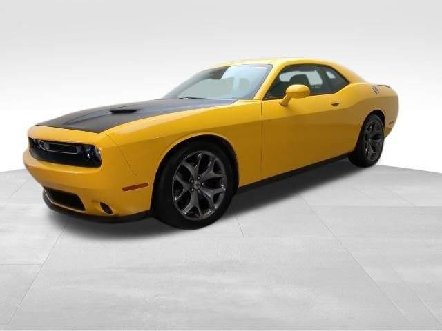 2017 Dodge Challenger SXT Plus RWD photo