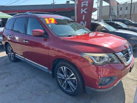 2017 Nissan Pathfinder Platinum FWD photo