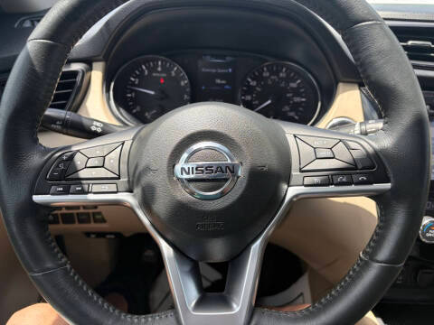 2017 Nissan Rogue SV FWD photo