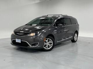 2017 Chrysler Pacifica Minivan Touring-L Plus FWD photo