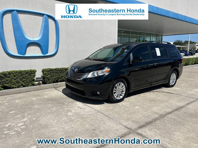 2017 Toyota Sienna XLE FWD photo