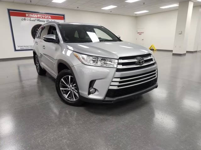 2017 Toyota Highlander XLE AWD photo