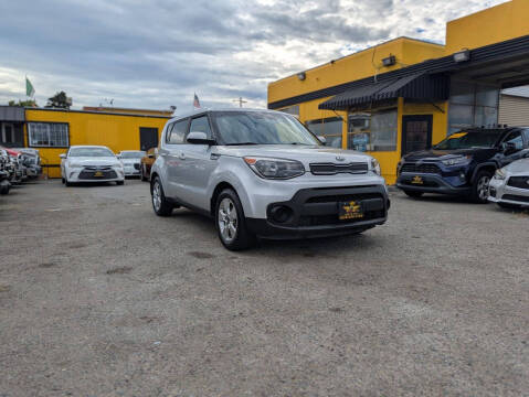 2017 Kia Soul Base FWD photo