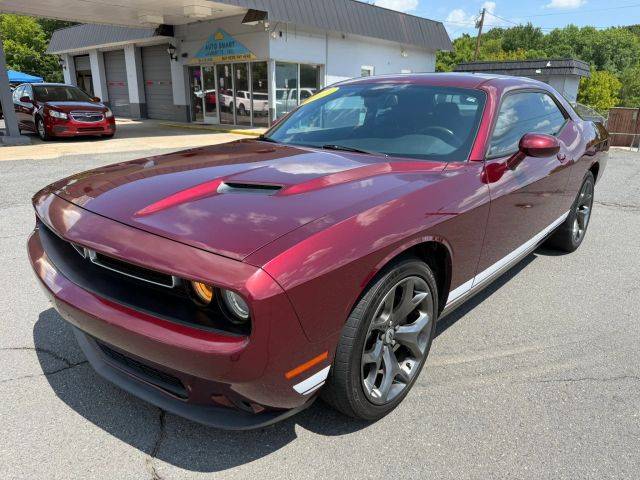 2017 Dodge Challenger SXT RWD photo
