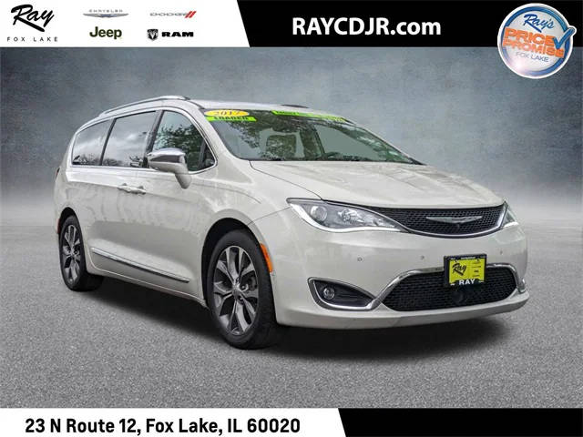 2017 Chrysler Pacifica Minivan Limited FWD photo