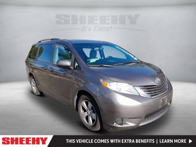 2017 Toyota Sienna LE FWD photo