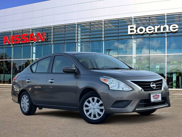2015 Nissan Versa SV FWD photo