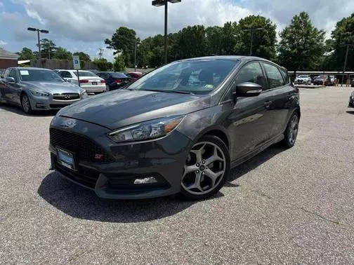 2017 Ford Focus ST FWD photo