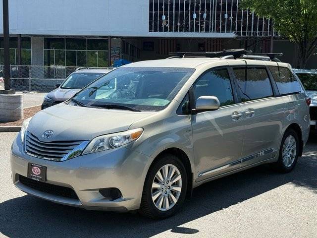 2017 Toyota Sienna LE AWD photo