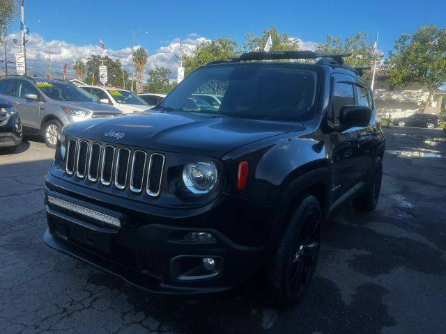 2017 Jeep Renegade Latitude FWD photo