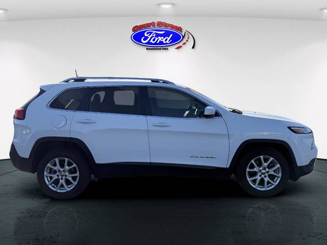 2017 Jeep Cherokee Latitude FWD photo