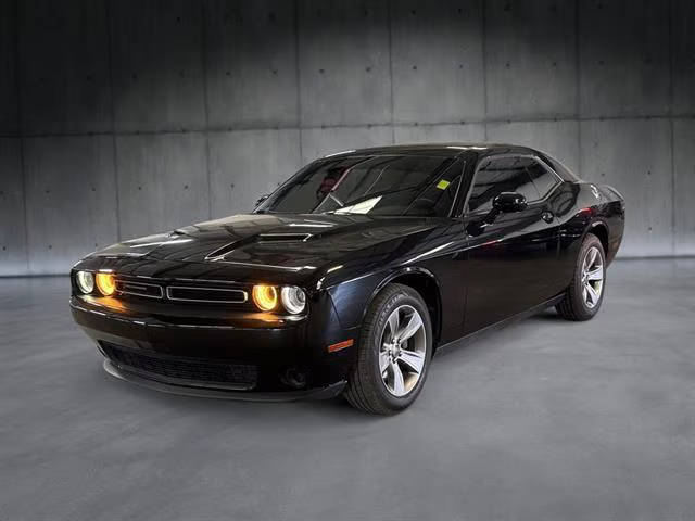 2017 Dodge Challenger SXT RWD photo