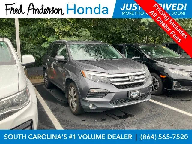 2017 Honda Pilot Touring FWD photo