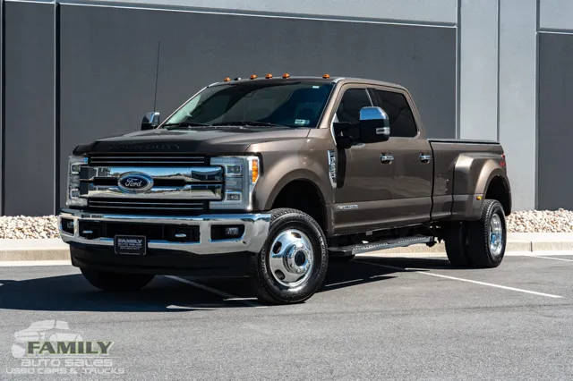 2017 Ford F-350 Super Duty Lariat 4WD photo