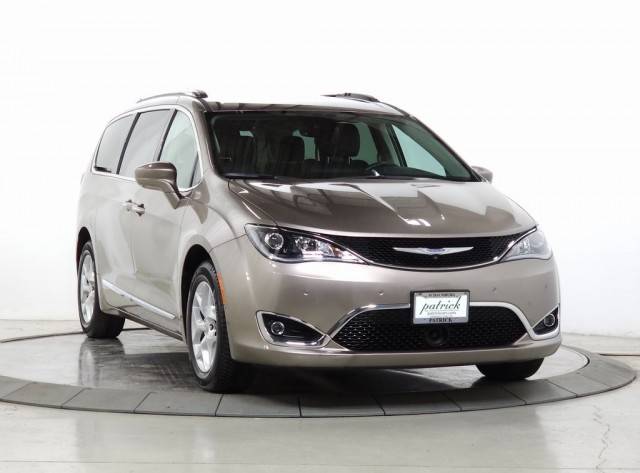 2017 Chrysler Pacifica Minivan Touring-L Plus FWD photo